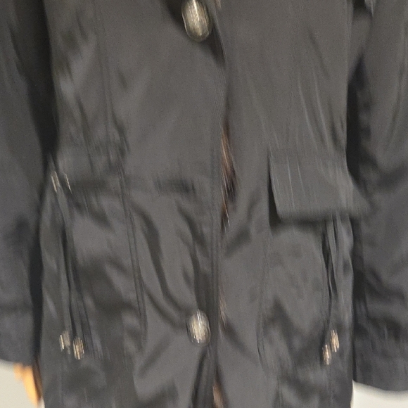 Chic Black Fur-Trimmed Trench Coat - Picture 6 of 14